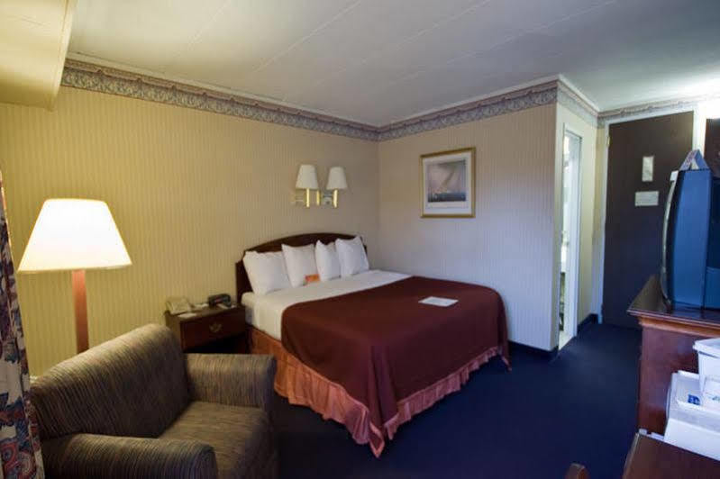 Howard Johnson By Wyndham Mystic Exterior foto